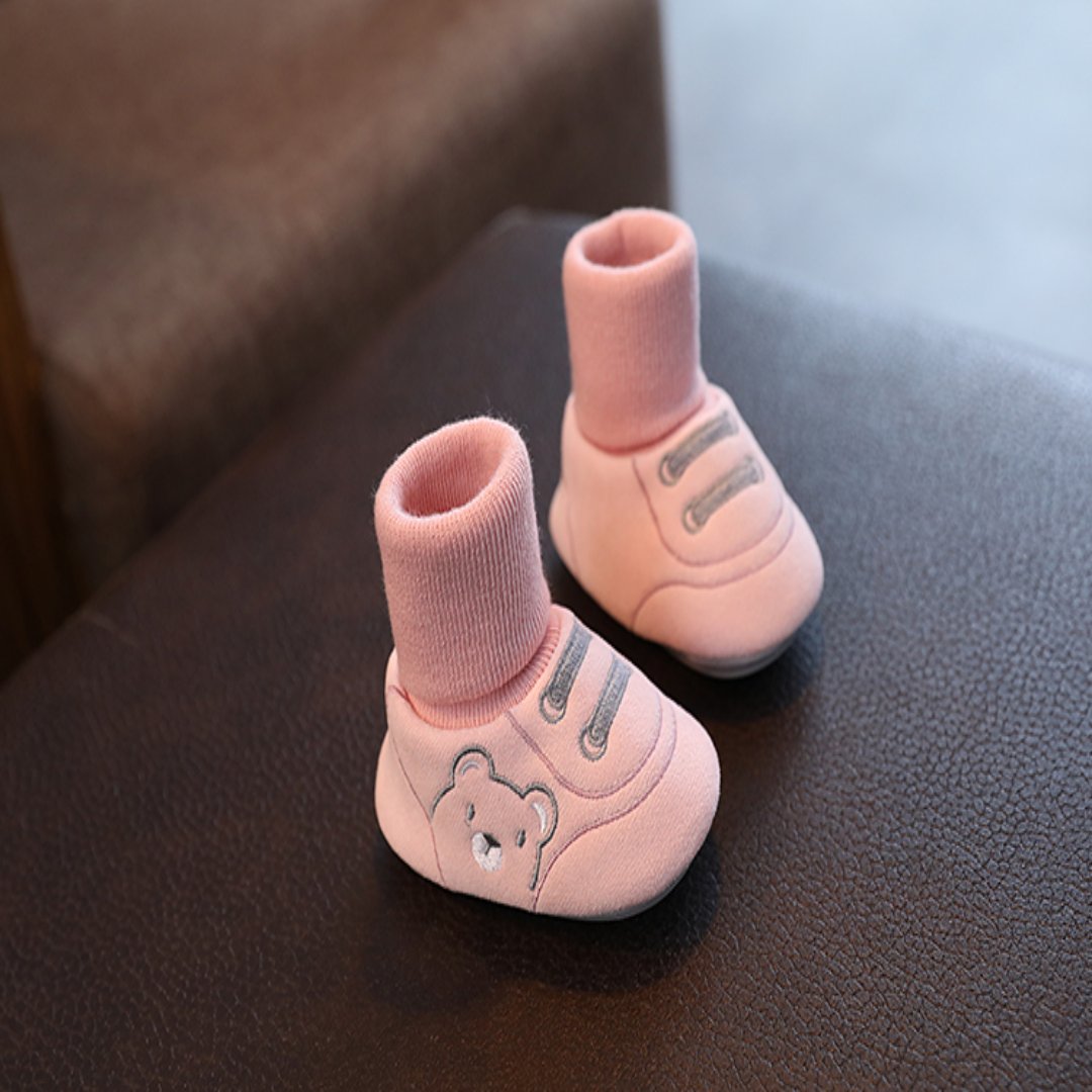 Pamuklu Bebek Patik Çorap – Yumuşak Ayağa Giyilen Model, 0–18 Ay
